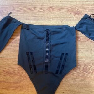 Zara woman off the shoulder bodysuit cut out, detail on front and sleeve .M/L